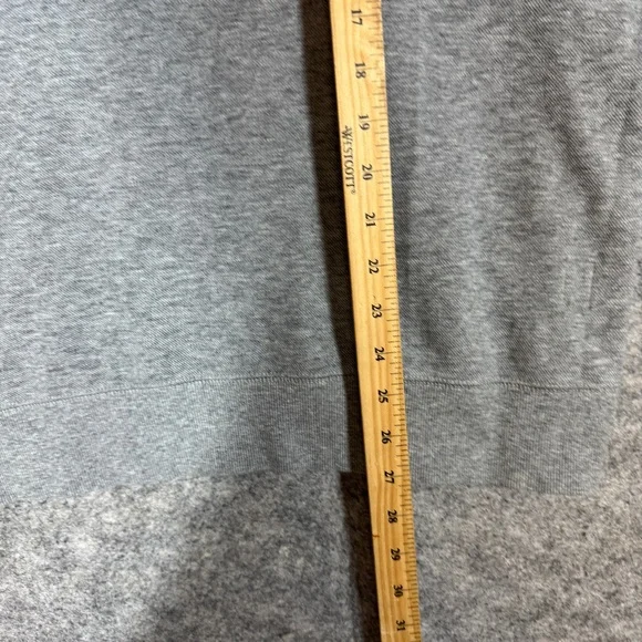 Vuori Gray Long Sleeve Sweatshirt Crewneck Pocket Athleisure Pullover Size M - Picture 14 of 15